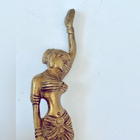 Vintage Brass Woman Asian Dancer Figurine 6-1/2 inches Tall - Picture 7 of 8